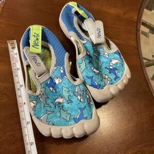 🔥🔥NEWTZ Size 7 / 8 Kids Water Shoes Size Youth Boys Girls River Beach Sandals